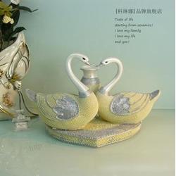 湖州市玻璃鋼樹脂批發(fā)與工藝品應(yīng)用全解析